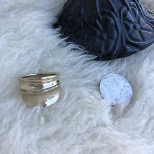 Elegant big ring